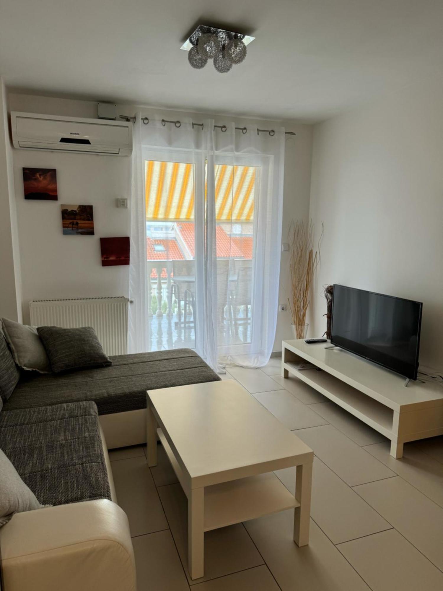 Haus Ella Novi Vinodolski Exterior foto